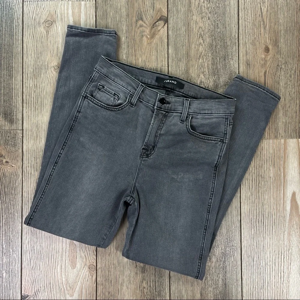 SOLD! J Brand Bree Cropped Skinny Ankle Jeans in Nightbird Faded Black Wash - Picture 6 of 12